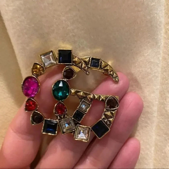 Beautiful women brooch NEW - Picture 1 of 6